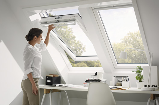 VELUX GGL CK04 2070 White Centre Pivot Window Laminated - 55cm x 98cm