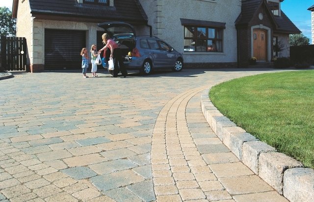 Kerbstone Edging 190x160x100mm Bracken